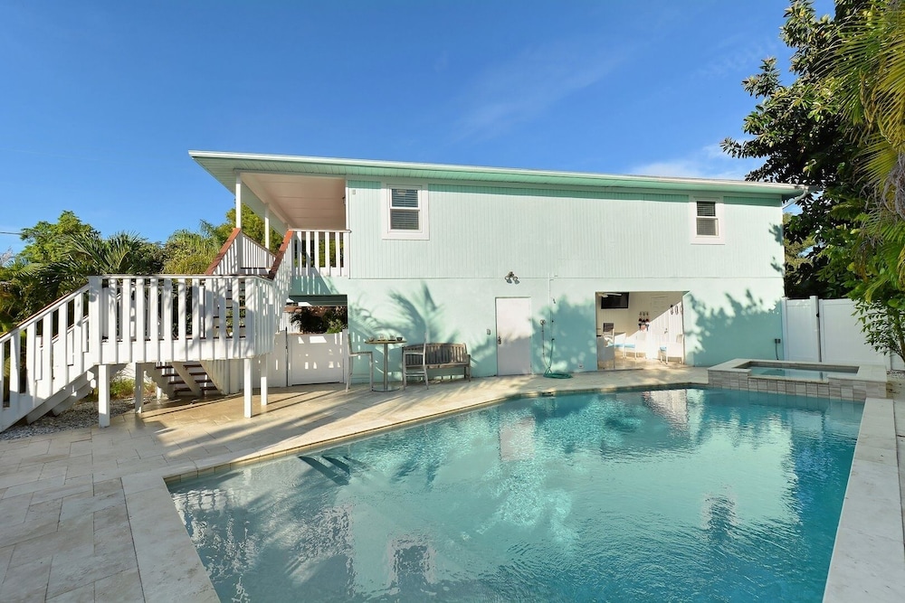 Tarpon Pointe 2 Bedroom Home by Redawning
