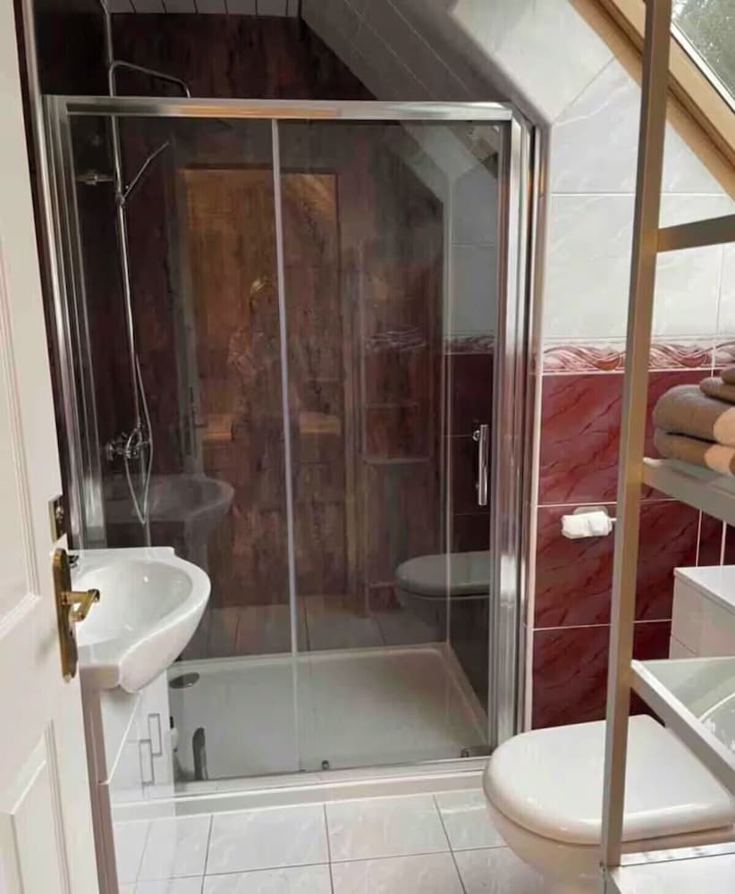 Shottskirk 5-bed Farmstay, Sleeps 13 With Hot Tub