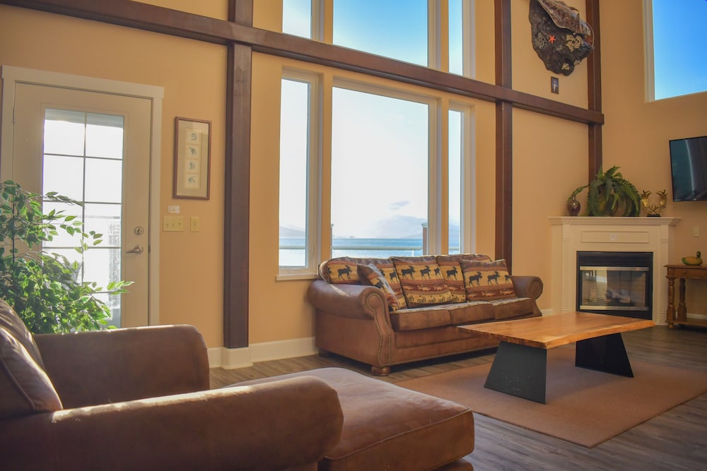 Lakeshore Lodges