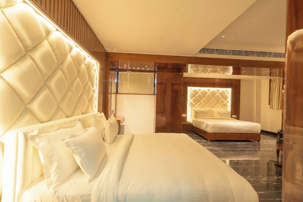 Gajraula Sukhdev Dhaba & Resort