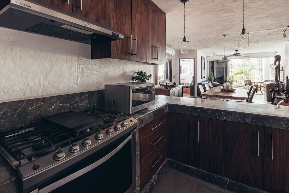 Cozy 2BR King Beds - Rooftop Pool - Fast Wifi