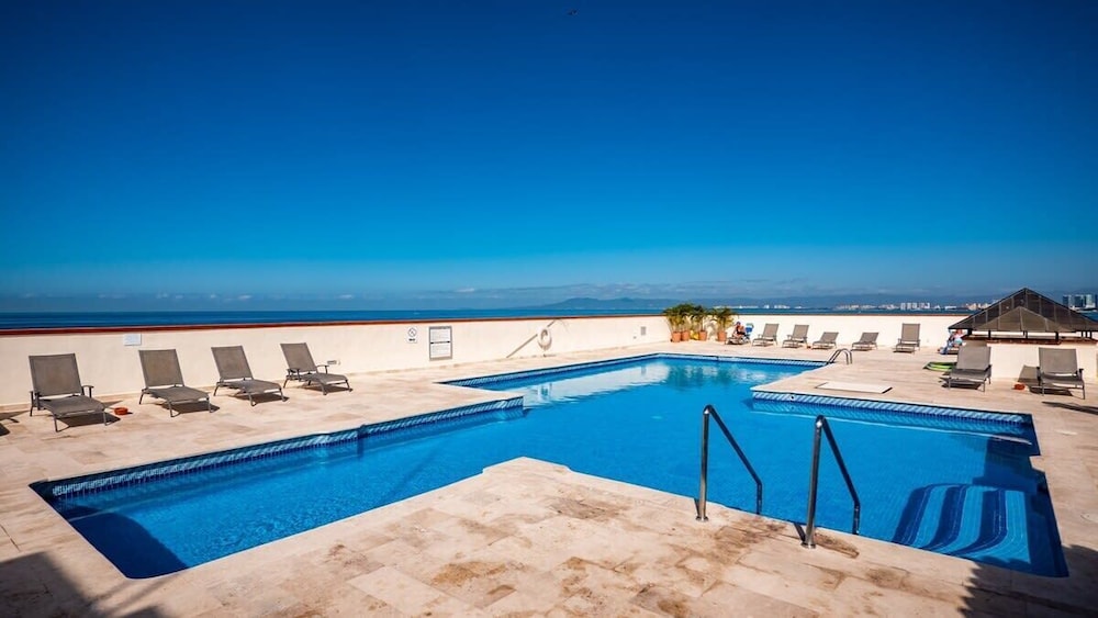 Ocean View 2Br Condo-balcony-beach-pool - 610