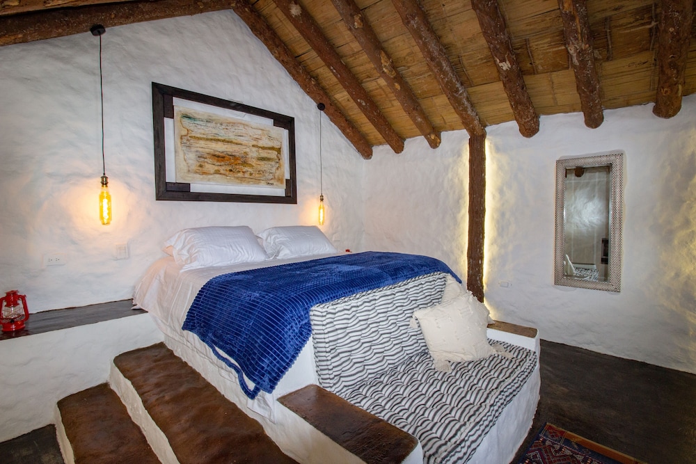 HOBBIT HOTEL
