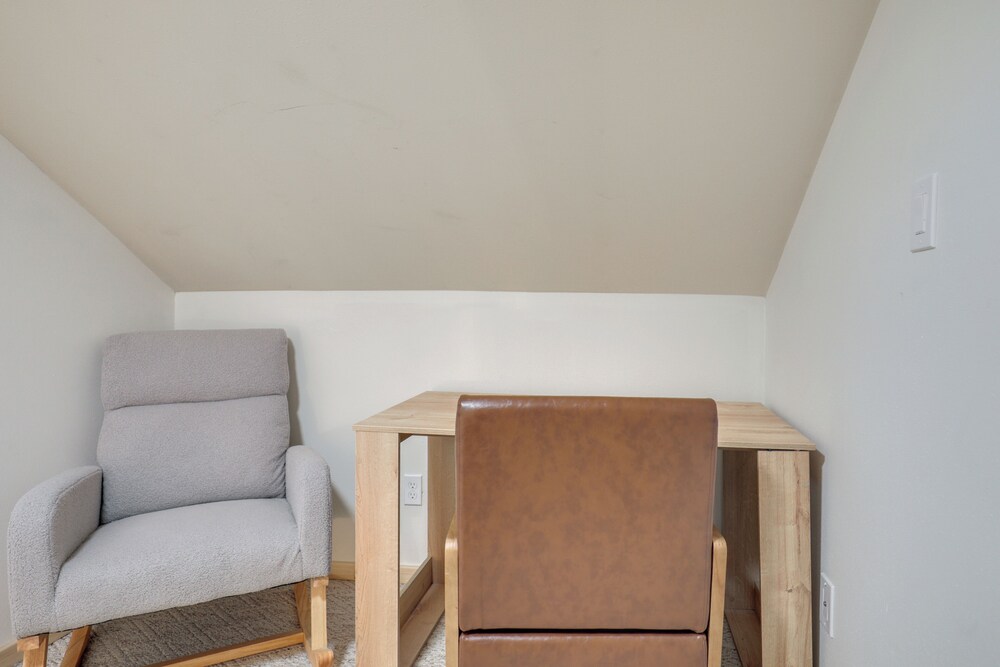 Snowmobile Trail On-site: Cozy Post Lake Retreat