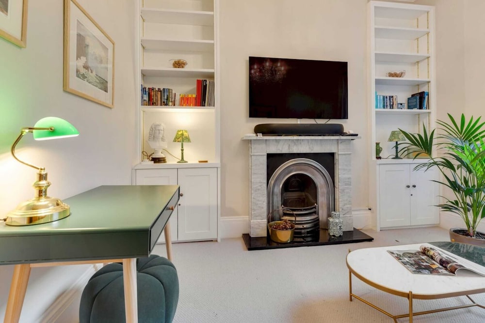 Bright Camberwell Georgian Apartment