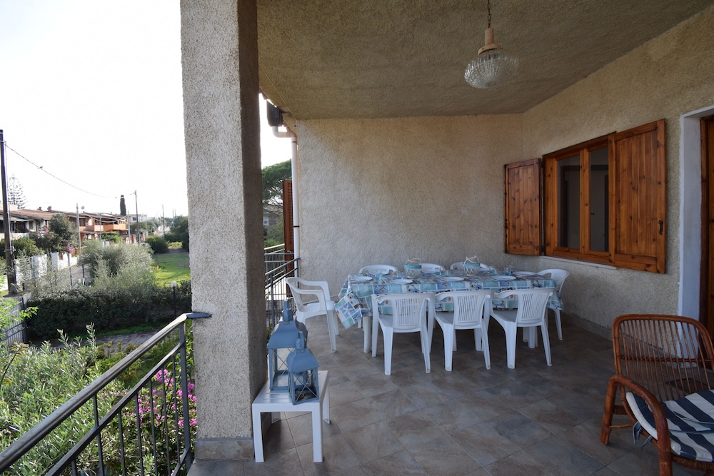 Family Apartment With Balcony In Budoni