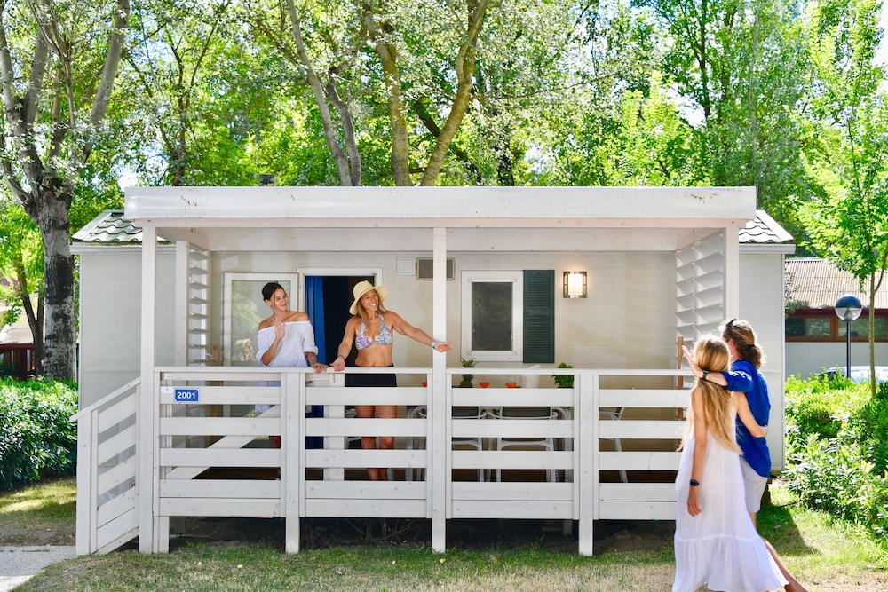 Isamar Holiday Village