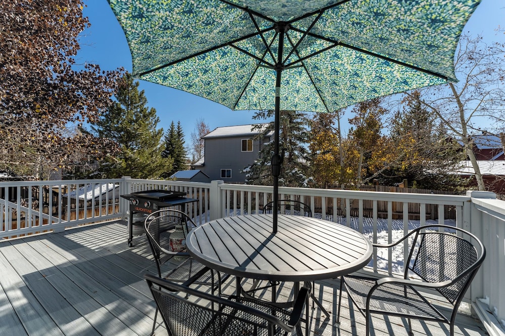 345 Rainbow Court