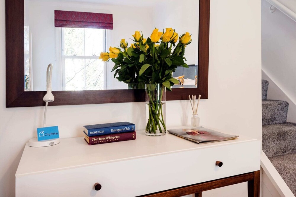 Bright and Modern Earls Court Gem