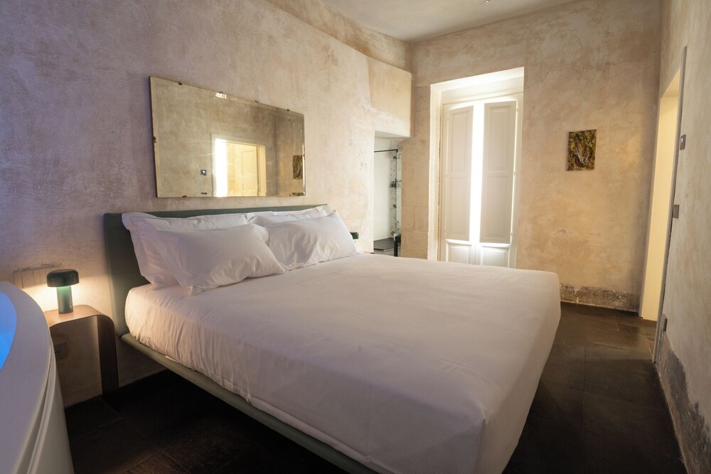 P43 Sicilian Suites