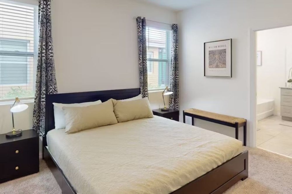 Beautiful 5 Bed Pool Home With Game Room 5 Bedroom Home by RedAwning view 2