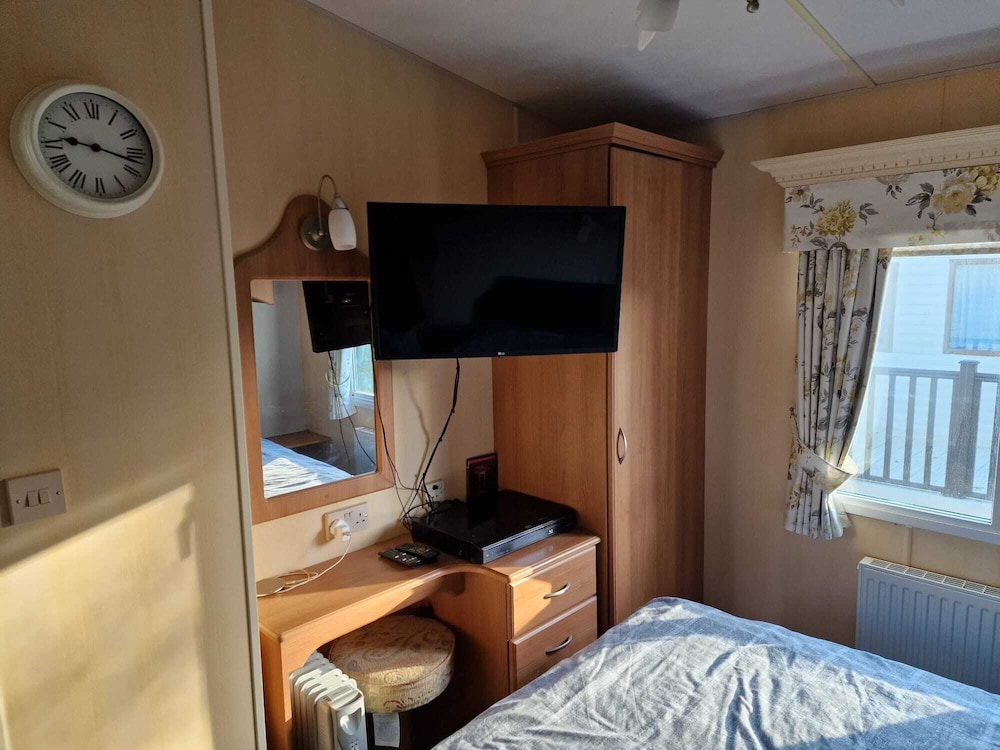 Lovely pet Friendly 4 Berth Caravan in Morecambe view 2