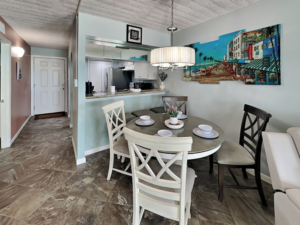 Sunny Sands by Ryson Vacation Rentals