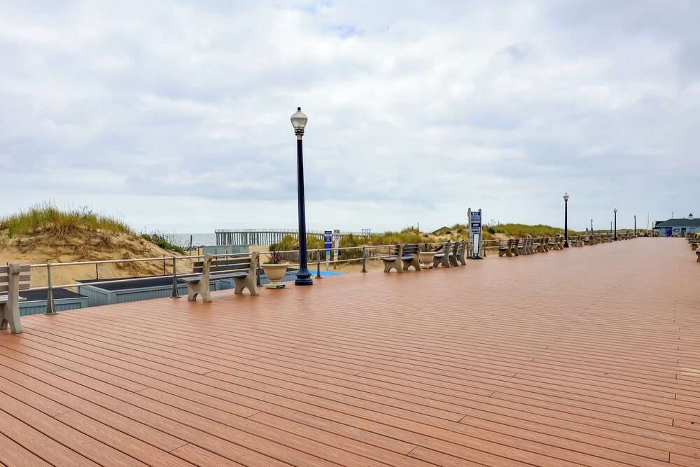 5 Blocks to Beach: Apt w/ Balcony in Ocean Grove!