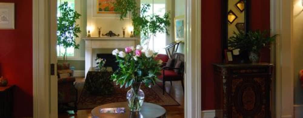 Columbus Vacations - Rothschild-Pound House Inn - Property Image 19