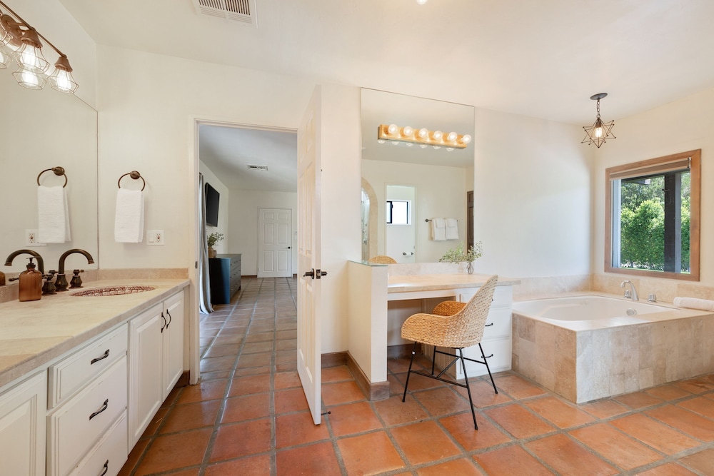 Starlight Estate by Avantstay 20 People Architectual Mansion w Pool Tennis Court Game Room