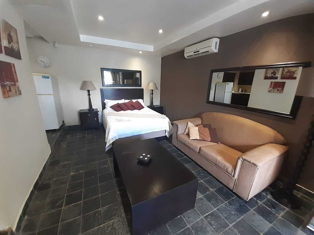 Flying Falcon Guesthouse