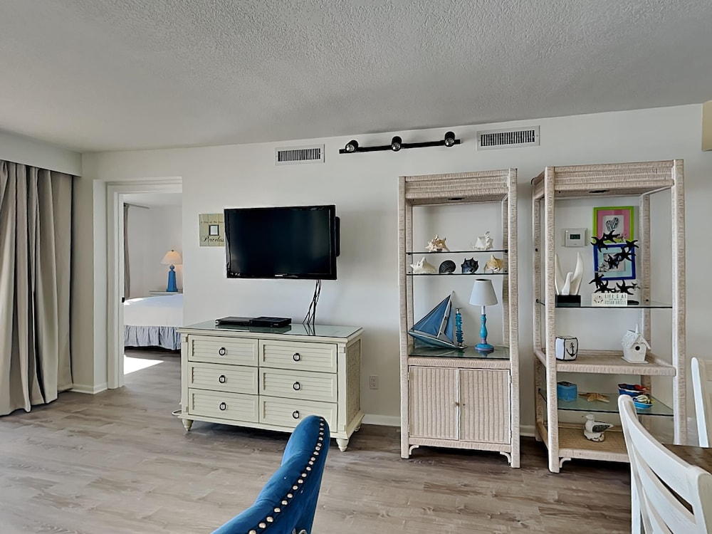 Emerald Towers by Southern Vacation Rentals view 2