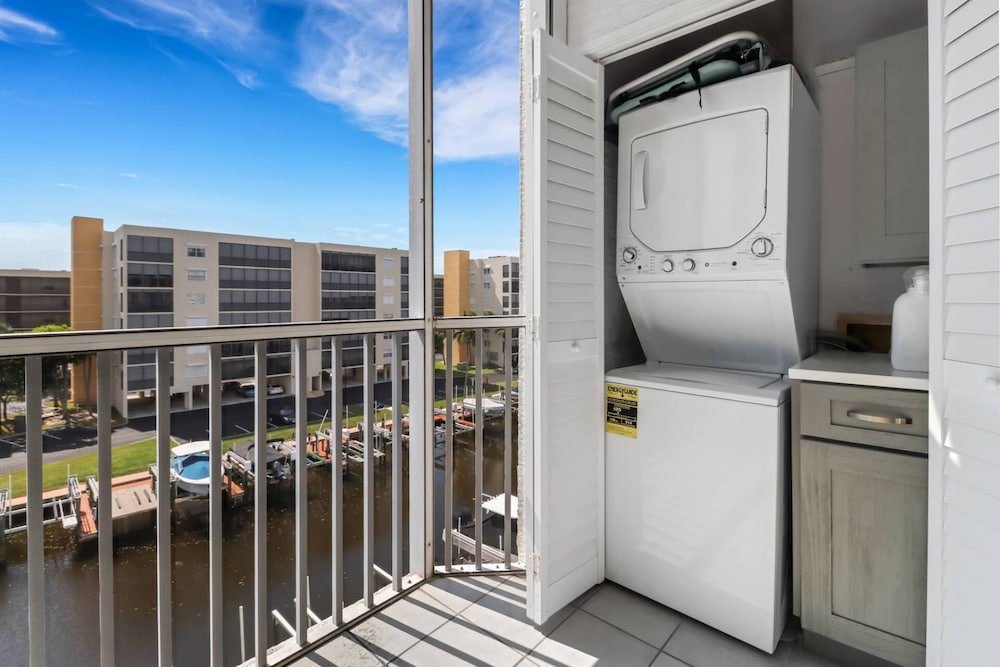 4361 Bay Beach Ln #422