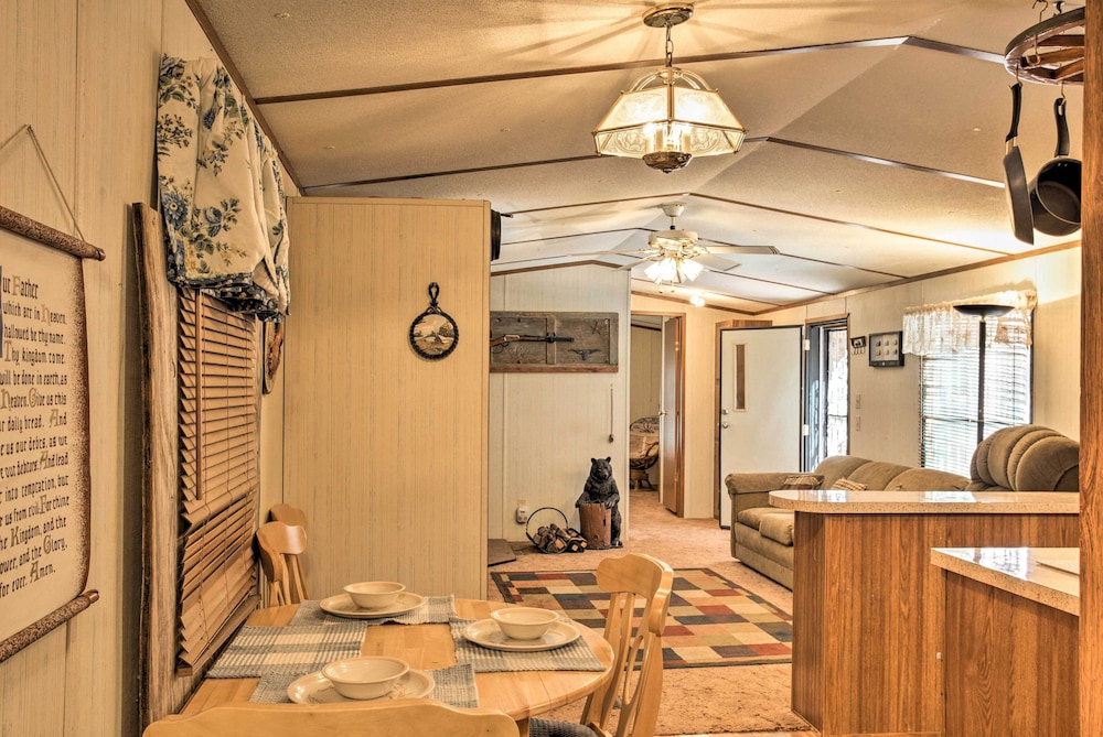 Cloudcroft Cabin w/ Deck: Near Skiing & Fishing!