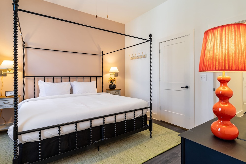 The Magnolia 10 - Avantstay Germantown w Private Balcony