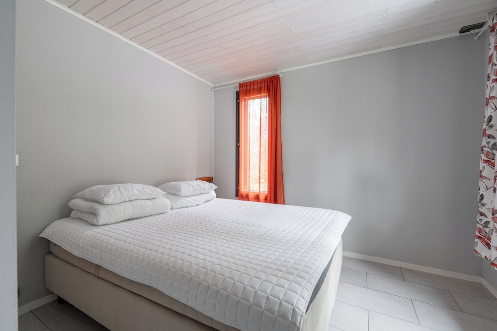 Peaceful 2BR Getaway Cabin at Riihivuori