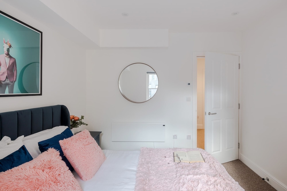 The Vanity Affair - Fitzrovia - by Frankie Says