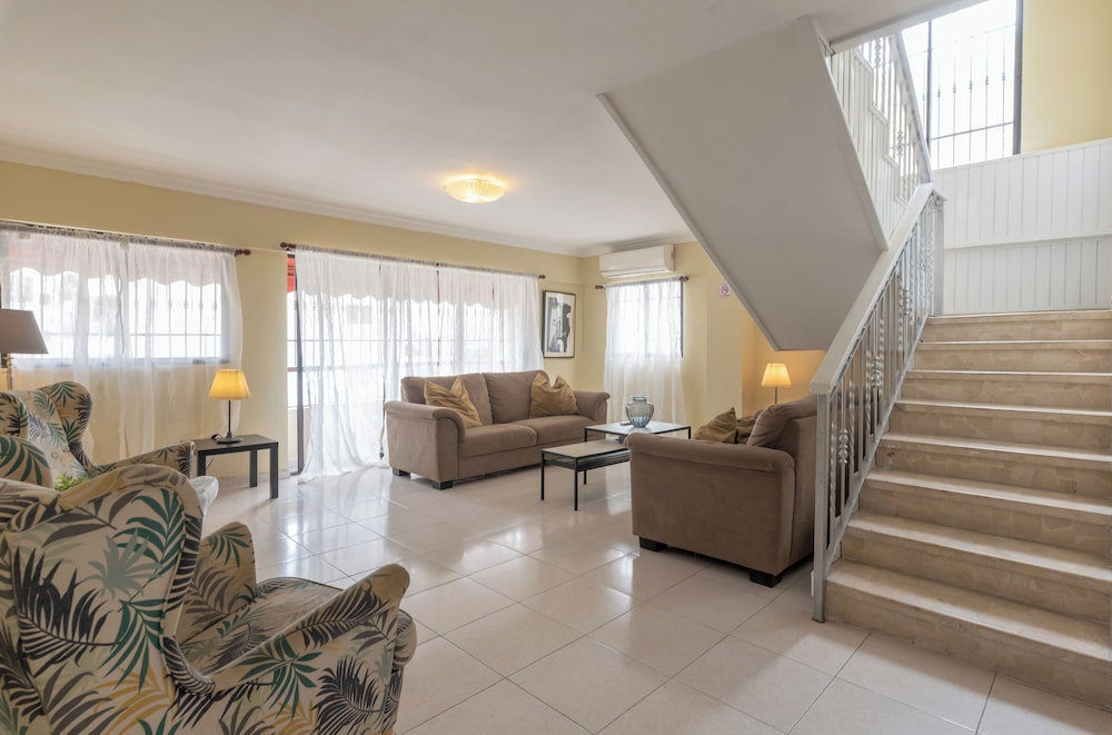 Penthouse in Evaristo Morales Sleeps 14