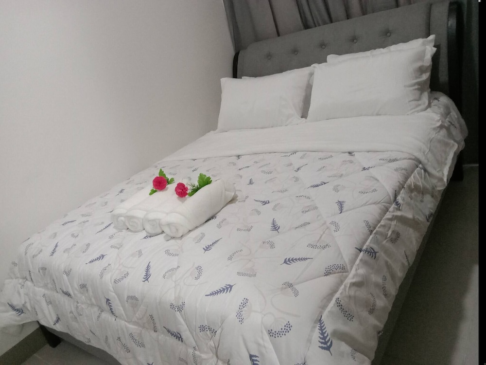 Luxurious Bayview 2BR Near MOA Picc CCP Free Wifi