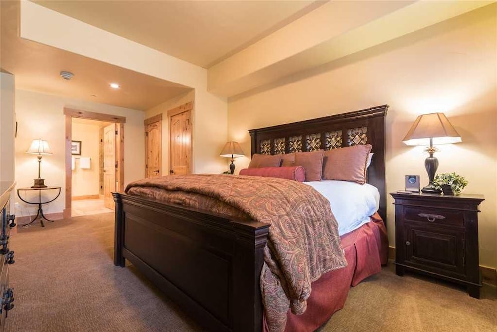 6107 Bear Lodge, Trappeur's Crossing Apartment 3