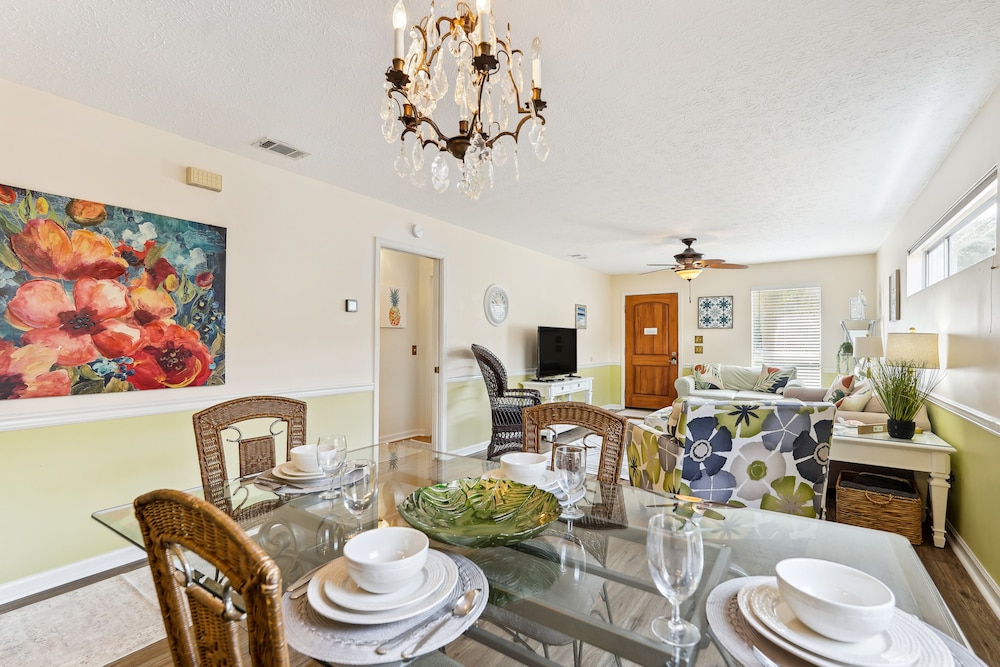 Breezy PCB Vacation Rental w/ Lanai, Walk to Ocean