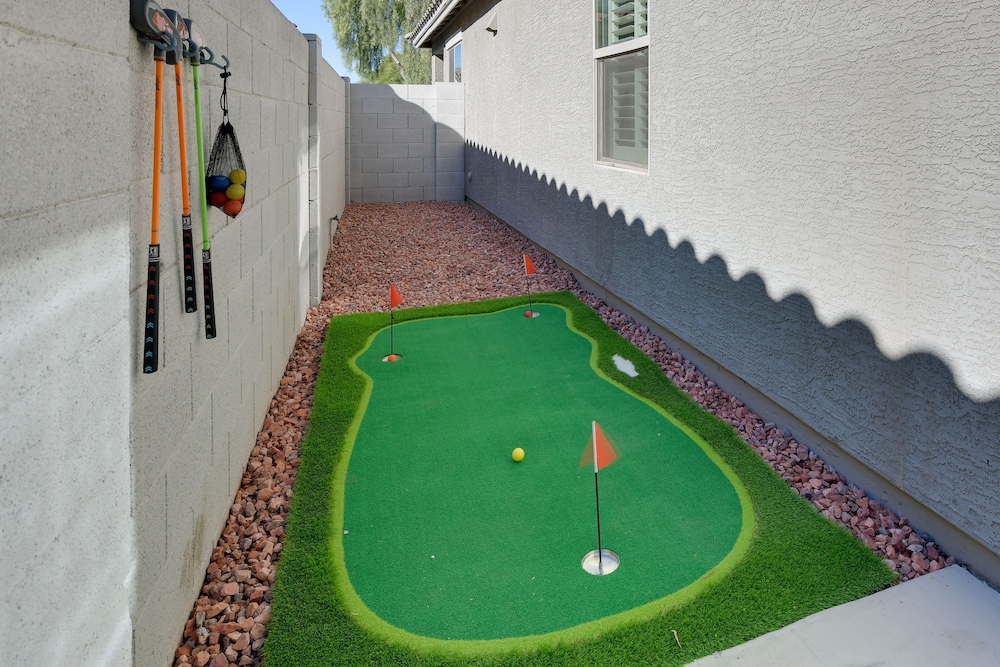 Charming Gilbert Home w/ Patio  Putting Green! - Property Image 3