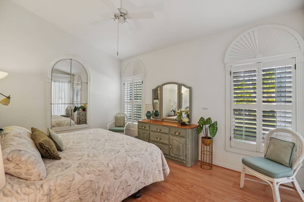 Relaxed Tropical Retreat 5 Miles To Beach 3 Bedroom Home