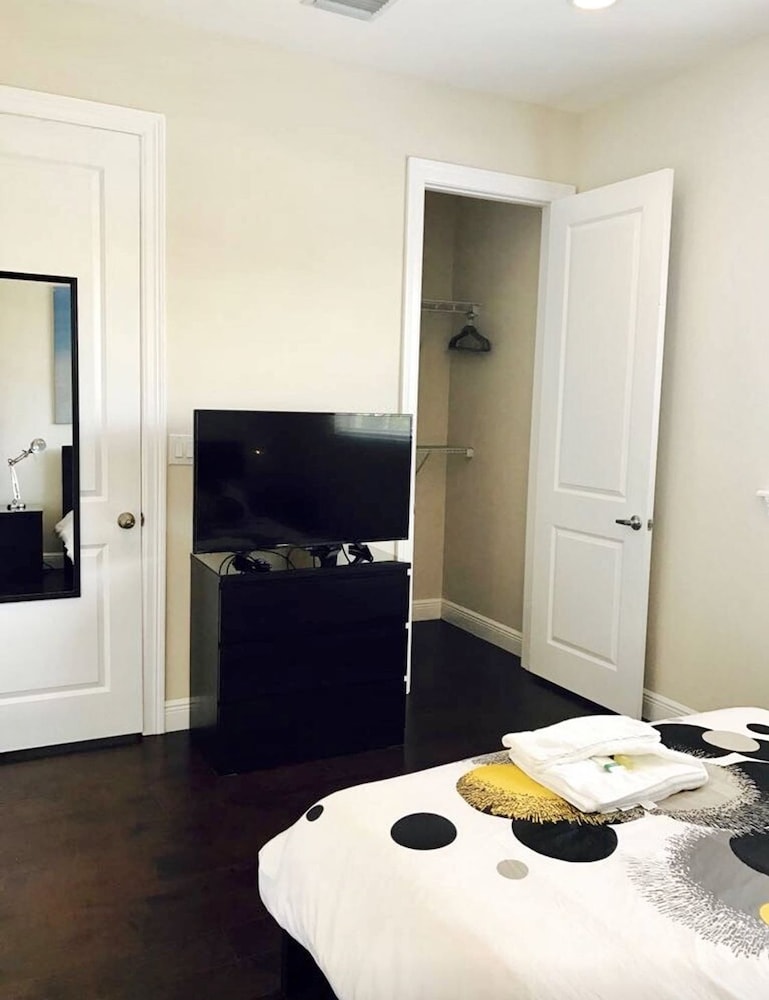 4BR Townhouse 320 by Ideal Experience VR - Image 5