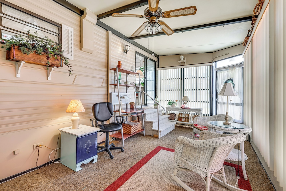 Swim, Fish & Play: Pet-friendly Gem in Fort Myers