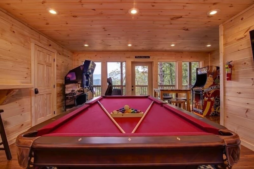 Lazy Bear Lodge - 4 Bedrooms, 4 Baths, Sleeps 14 Home by RedAwning