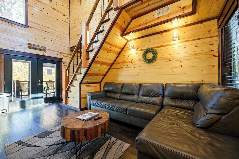 Feelin' Froggy Cabin for 11