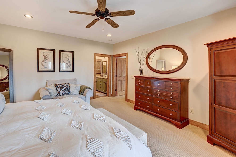 Spacious Cashiers Vacation Rental on Golf Course!
