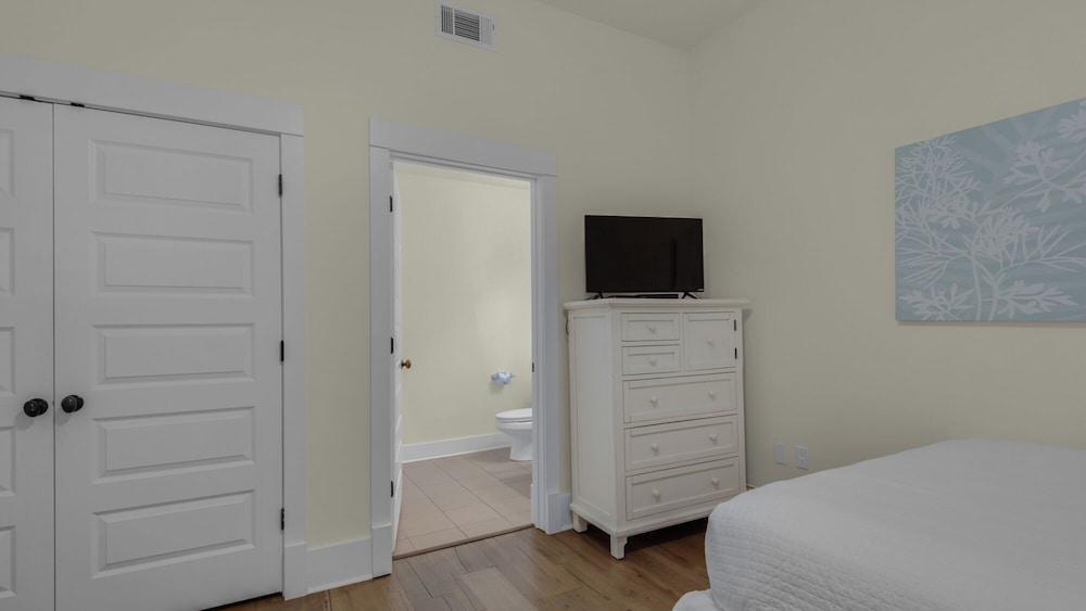 Coastal 3BR Condo With Pool & Shuttle : Snowbird Friendly!