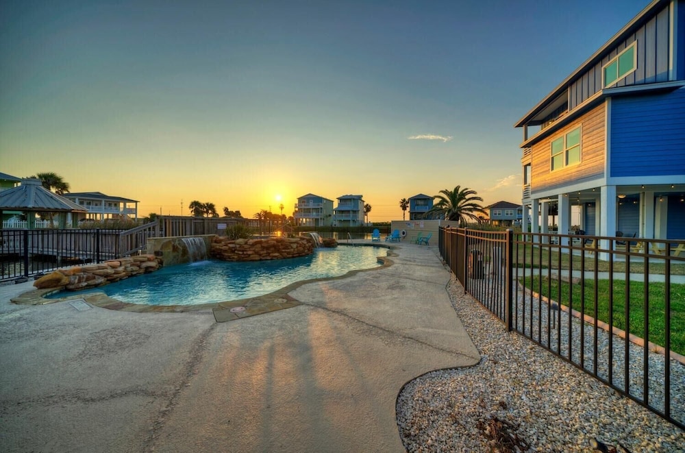 Lost Chancla by Avantstay 5 Min to Beach + Pool view 4