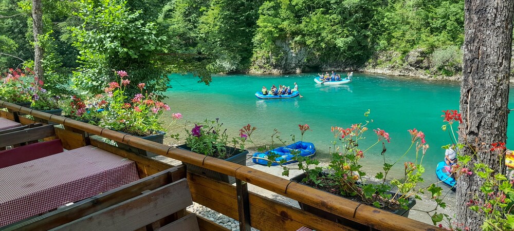 Rafting Camp Encijan