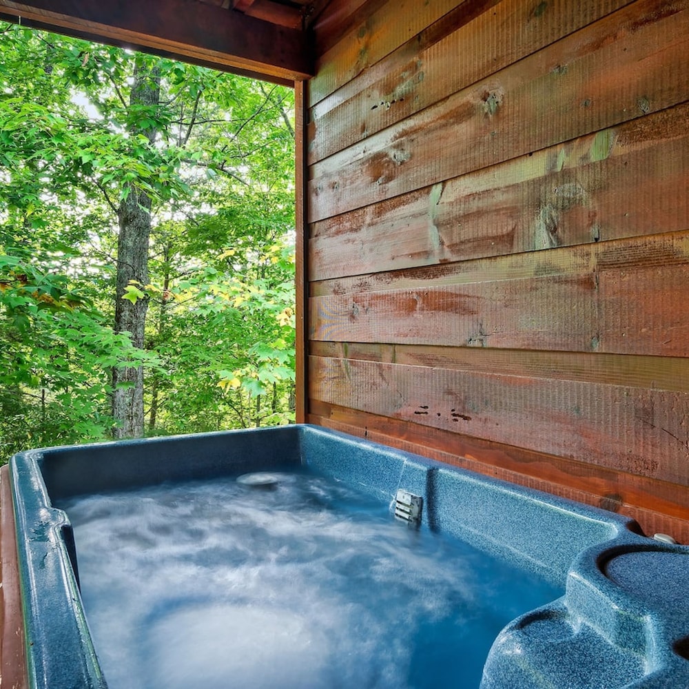 Views Pigeon Forge Gatlinburg Hot tub Firepit Pets view 3