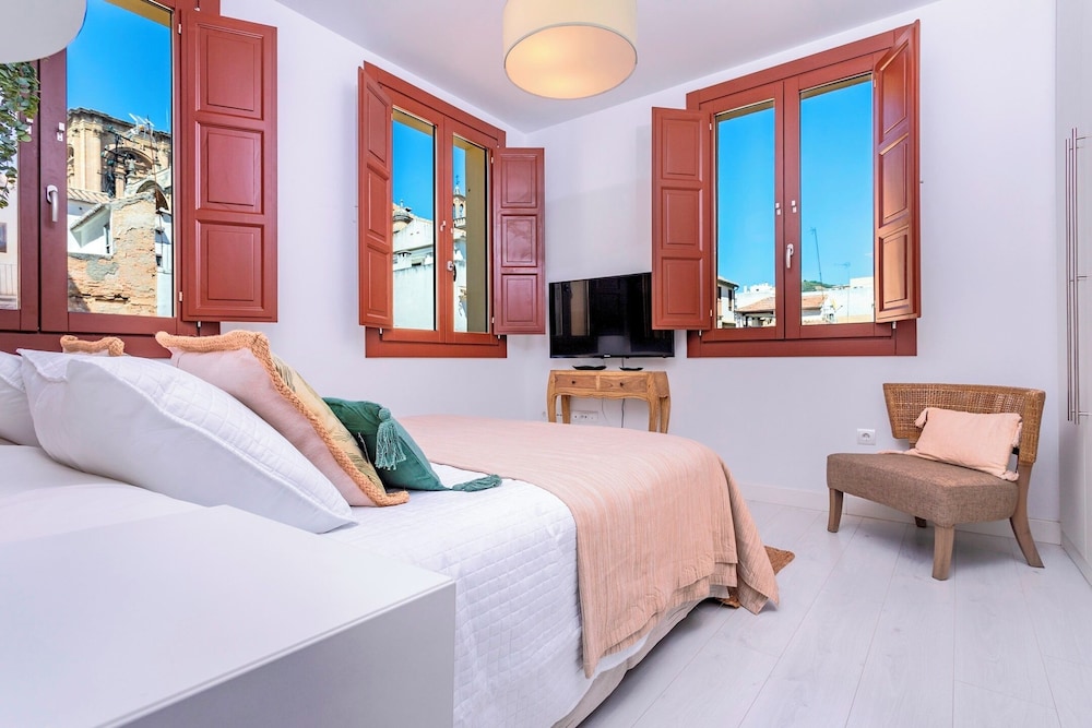 Stunning 2-bedroom Apartment Near Cathedral Zacatin 303