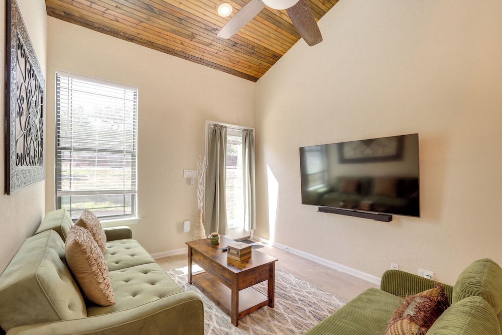 Hill Country Casita Near Guadalupe River!