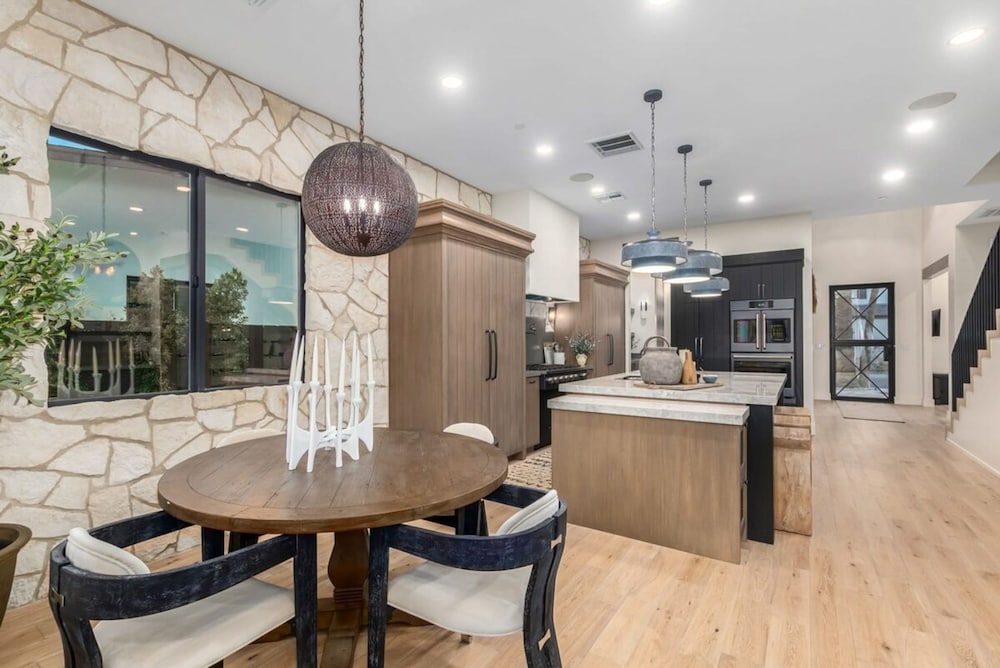 Stonewood Luxe Estate 5 Showers Heated Pool GYM