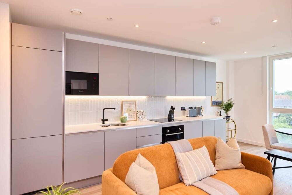 The Tottenham Classic - Charming 2bdr Flat With Balcony