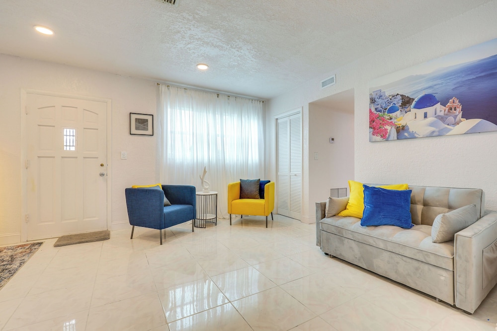 2 Mi to Hard Rock Stadium: Home w/ Spacious Yard