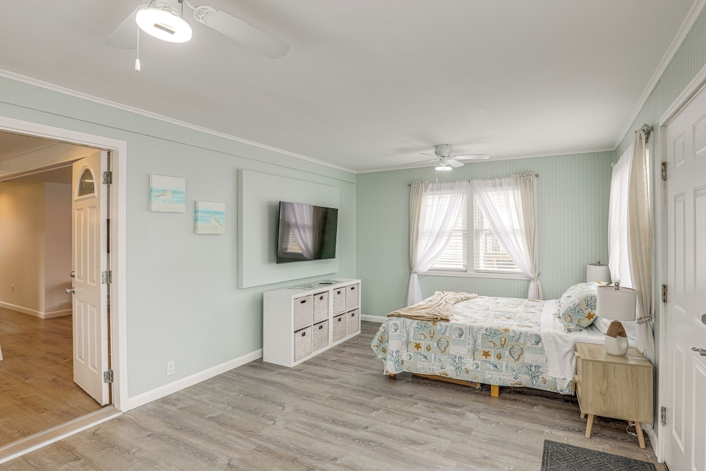 Beachfront Salisbury Retreat w/ Fire Pit & Grill