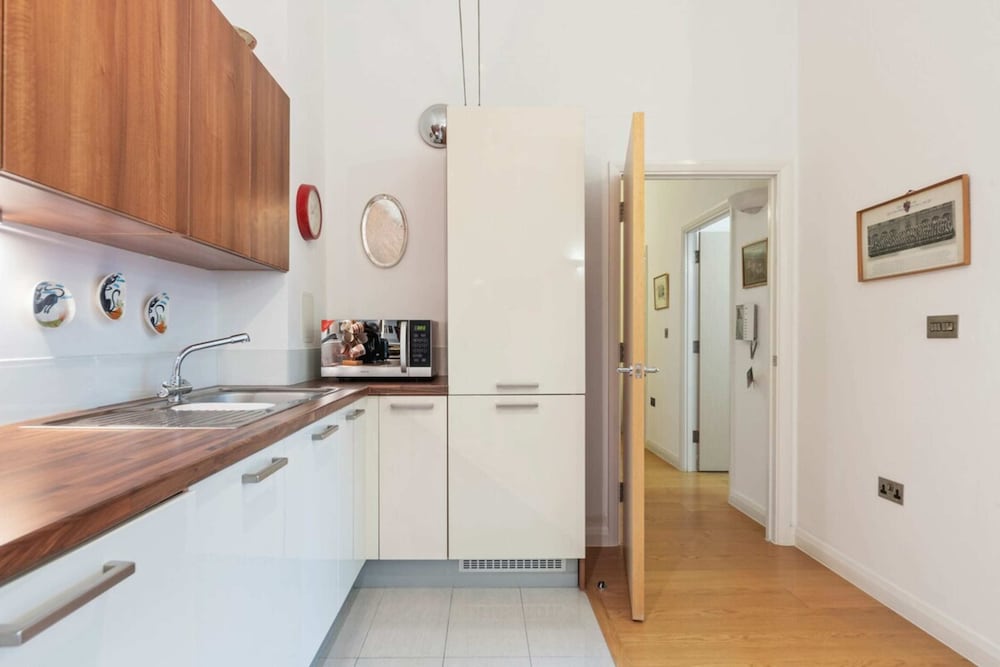 Beautiful 1 Bedroom Apartment in Shepherd's Bush