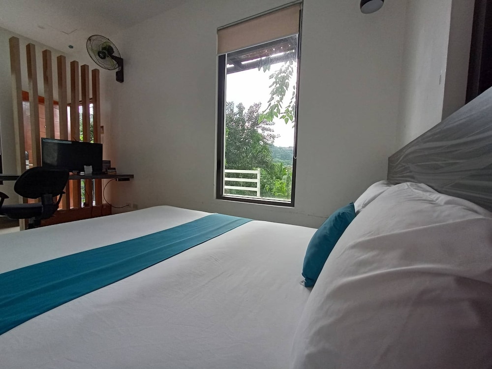 Anton's Loft Designer Resort Pansol